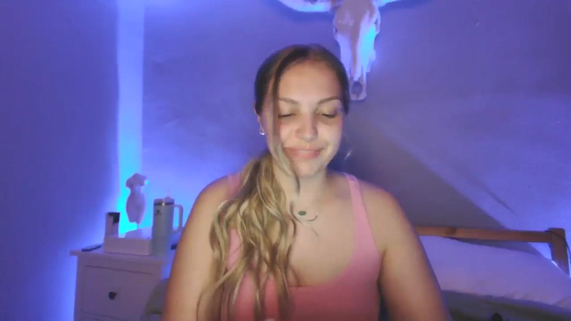 Gallery image thumbnail from Lovelyleah's myfreecams stream on, 06/25/2025, 05:56 image 4 of 20