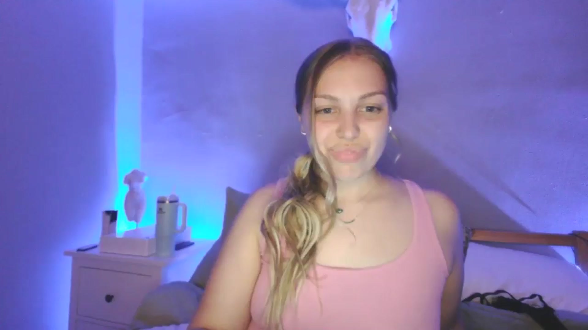Gallery image thumbnail from Lovelyleah's myfreecams stream on, 06/25/2025, 05:56 image 18 of 20