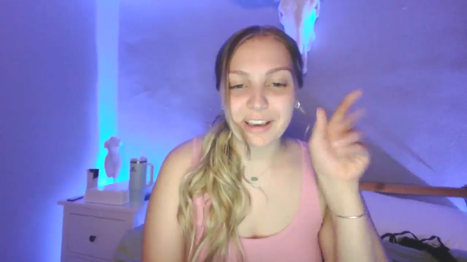 Gallery image thumbnail from Lovelyleah's myfreecams stream on, 06/25/2025, 05:56 image 14 of 20