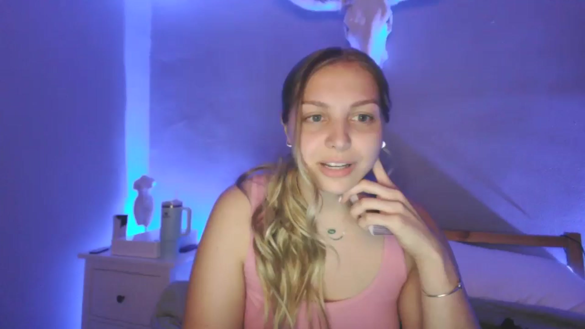 Gallery image thumbnail from Lovelyleah's myfreecams stream on, 06/25/2025, 05:56 image 1 of 20