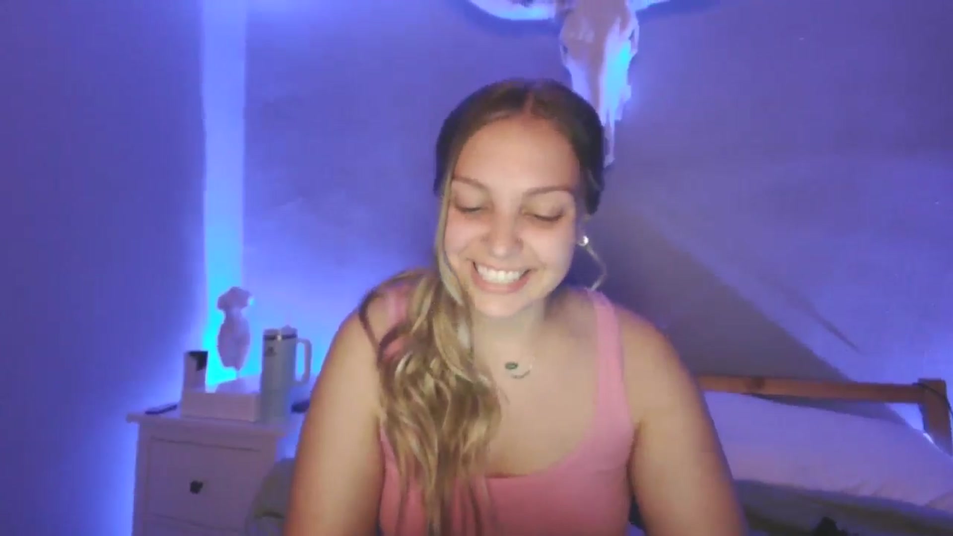Gallery image thumbnail from Lovelyleah's myfreecams stream on, 06/25/2025, 05:56 image 2 of 20
