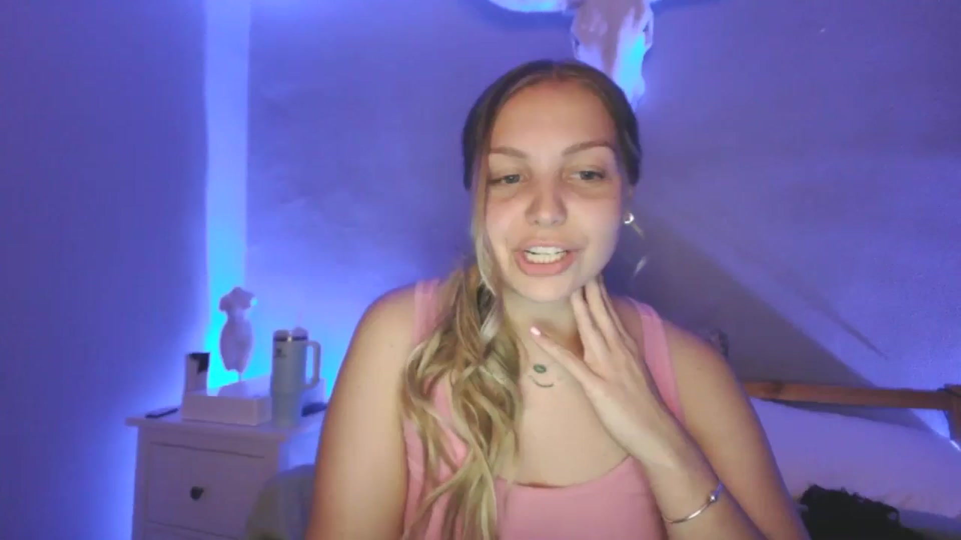 Gallery image thumbnail from Lovelyleah's myfreecams stream on, 06/25/2025, 05:56 image 8 of 20