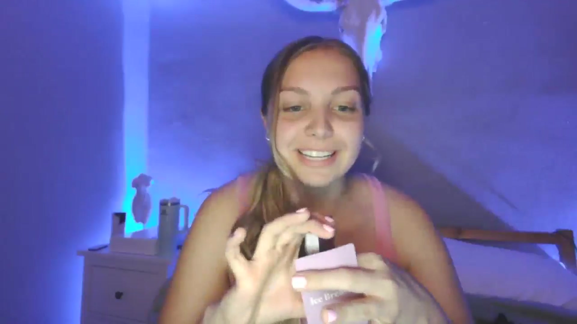 Gallery image thumbnail from Lovelyleah's myfreecams stream on, 06/25/2025, 05:56 image 3 of 20