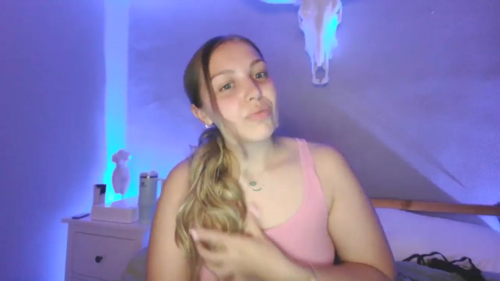 Gallery image thumbnail from Lovelyleah's myfreecams stream on, 06/25/2025, 05:56 image 13 of 20