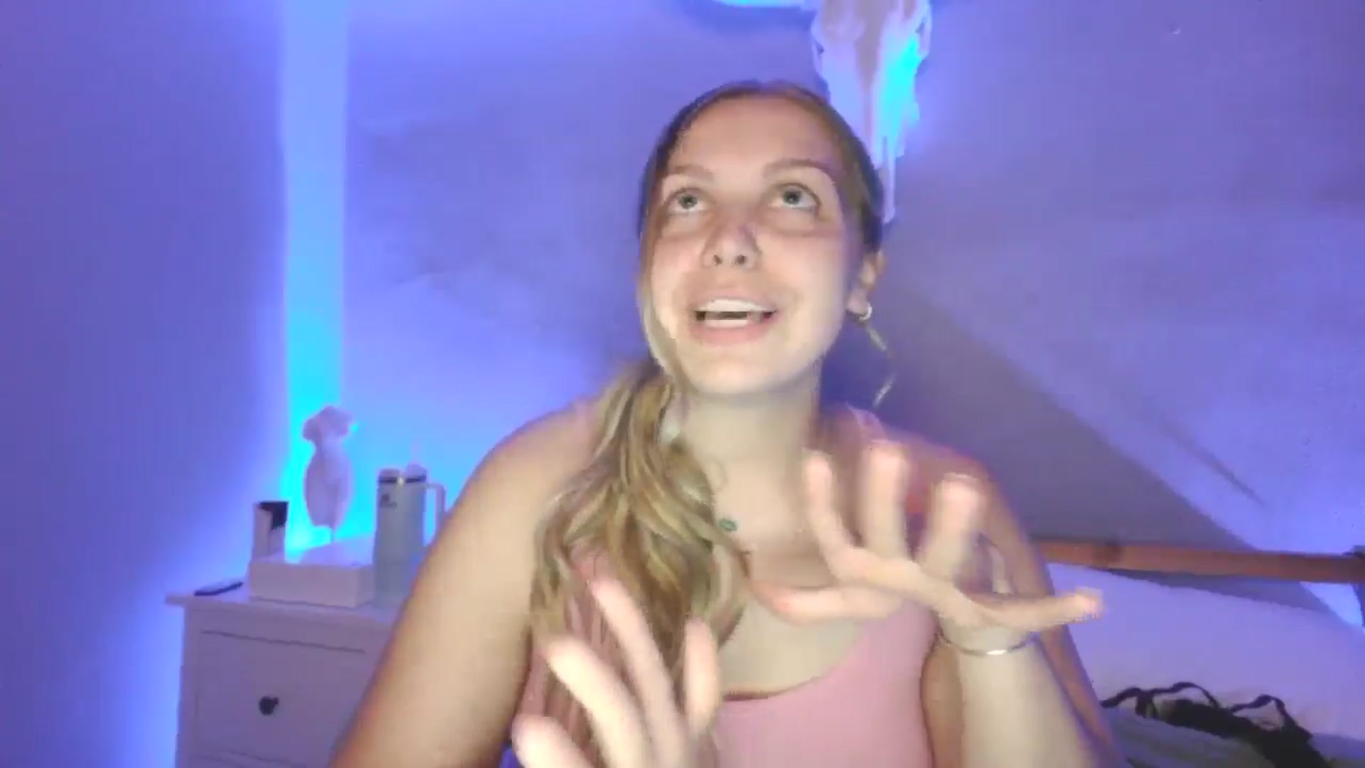 Gallery image thumbnail from Lovelyleah's myfreecams stream on, 06/25/2025, 05:56 image 15 of 20