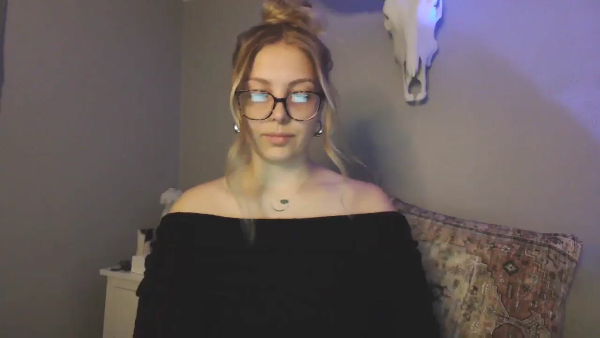 Gallery image thumbnail from Lovelyleah's myfreecams stream on, 06/27/2025, 16:32 image 7 of 20