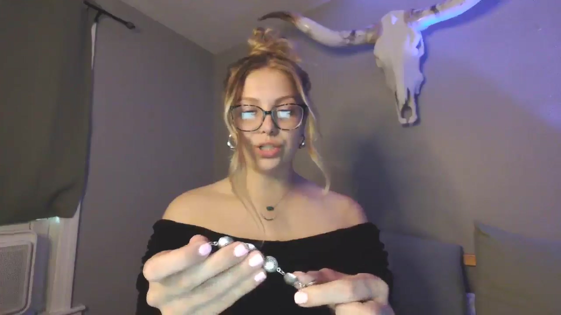 Gallery image thumbnail from Lovelyleah's myfreecams stream on, 06/27/2025, 16:32 image 15 of 20