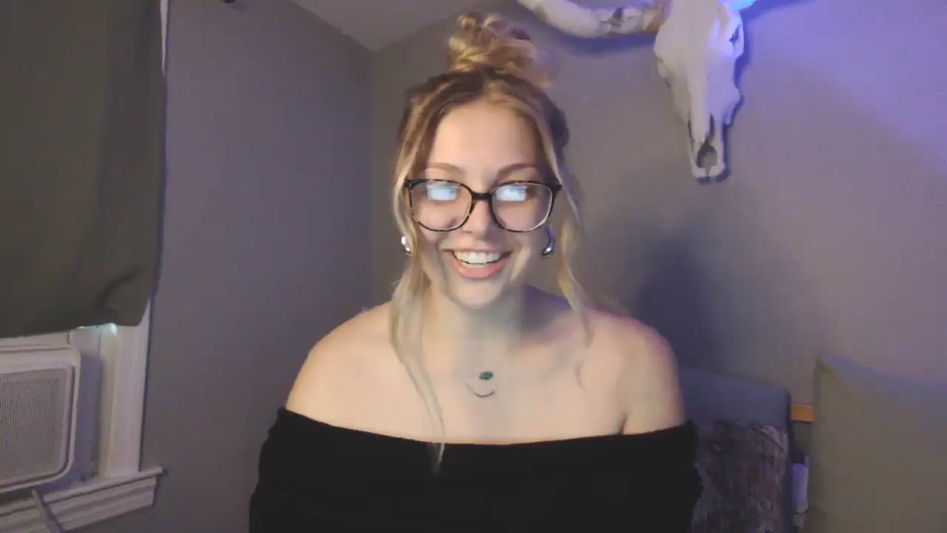 Gallery image thumbnail from Lovelyleah's myfreecams stream on, 06/27/2025, 16:32 image 13 of 20