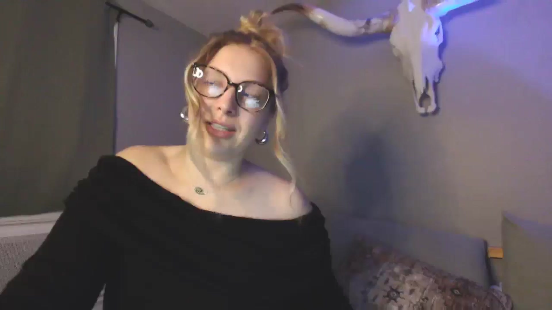 Gallery image thumbnail from Lovelyleah's myfreecams stream on, 06/27/2025, 16:32 image 17 of 20