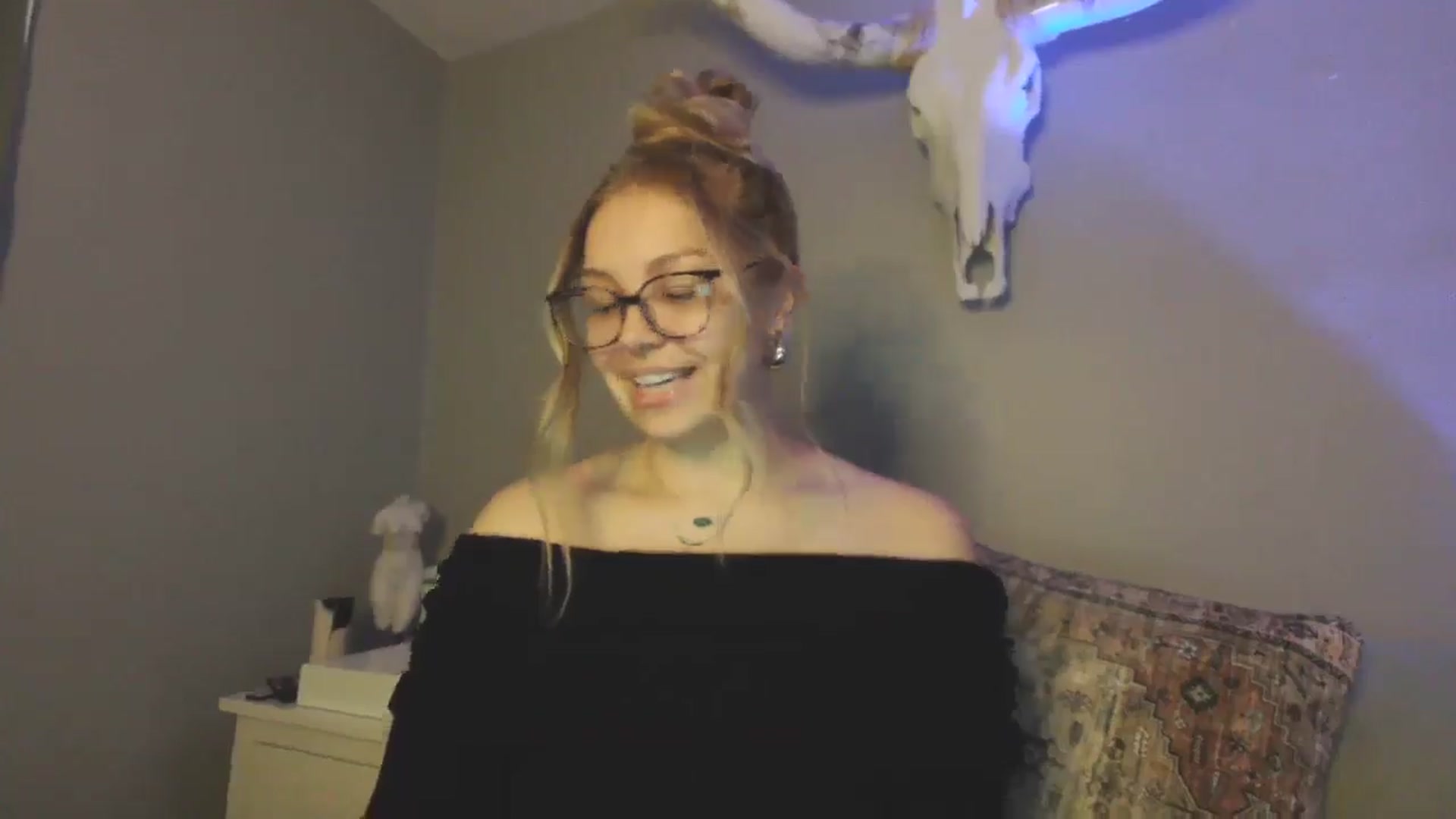 Gallery image thumbnail from Lovelyleah's myfreecams stream on, 06/27/2025, 16:32 image 5 of 20