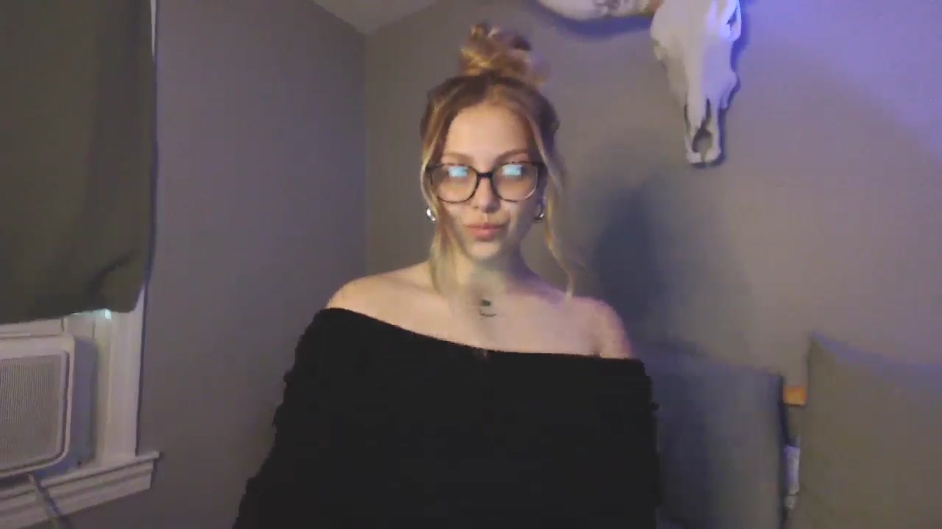 Gallery image thumbnail from Lovelyleah's myfreecams stream on, 06/27/2025, 16:32 image 14 of 20