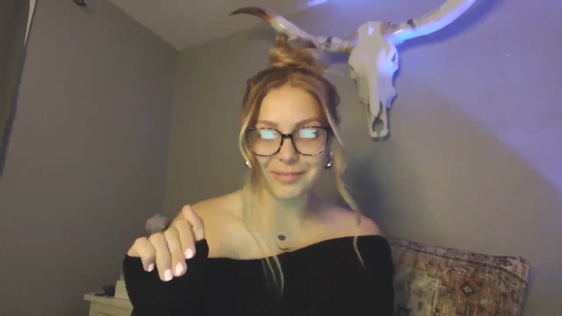 Gallery image thumbnail from Lovelyleah's myfreecams stream on, 06/27/2025, 16:32 image 2 of 20