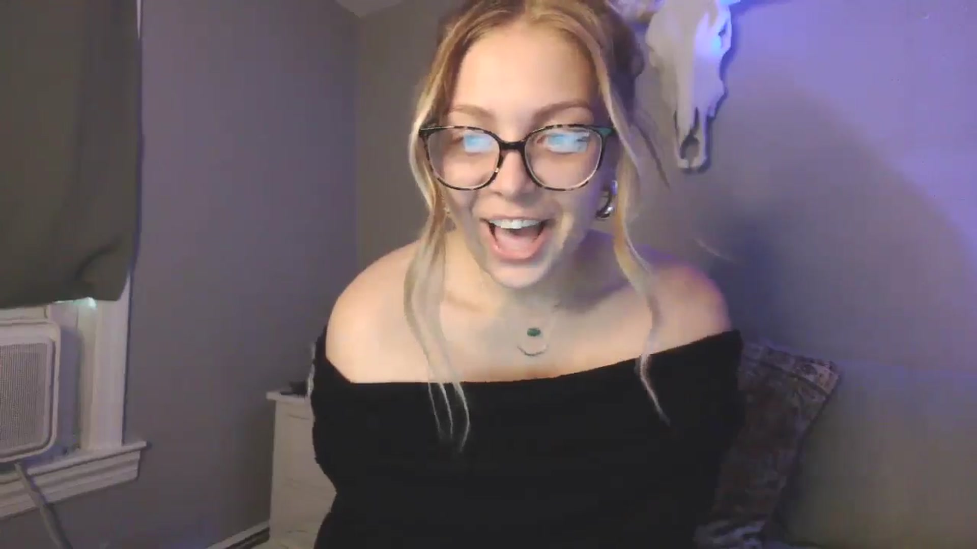 Gallery image thumbnail from Lovelyleah's myfreecams stream on, 06/27/2025, 16:32 image 9 of 20