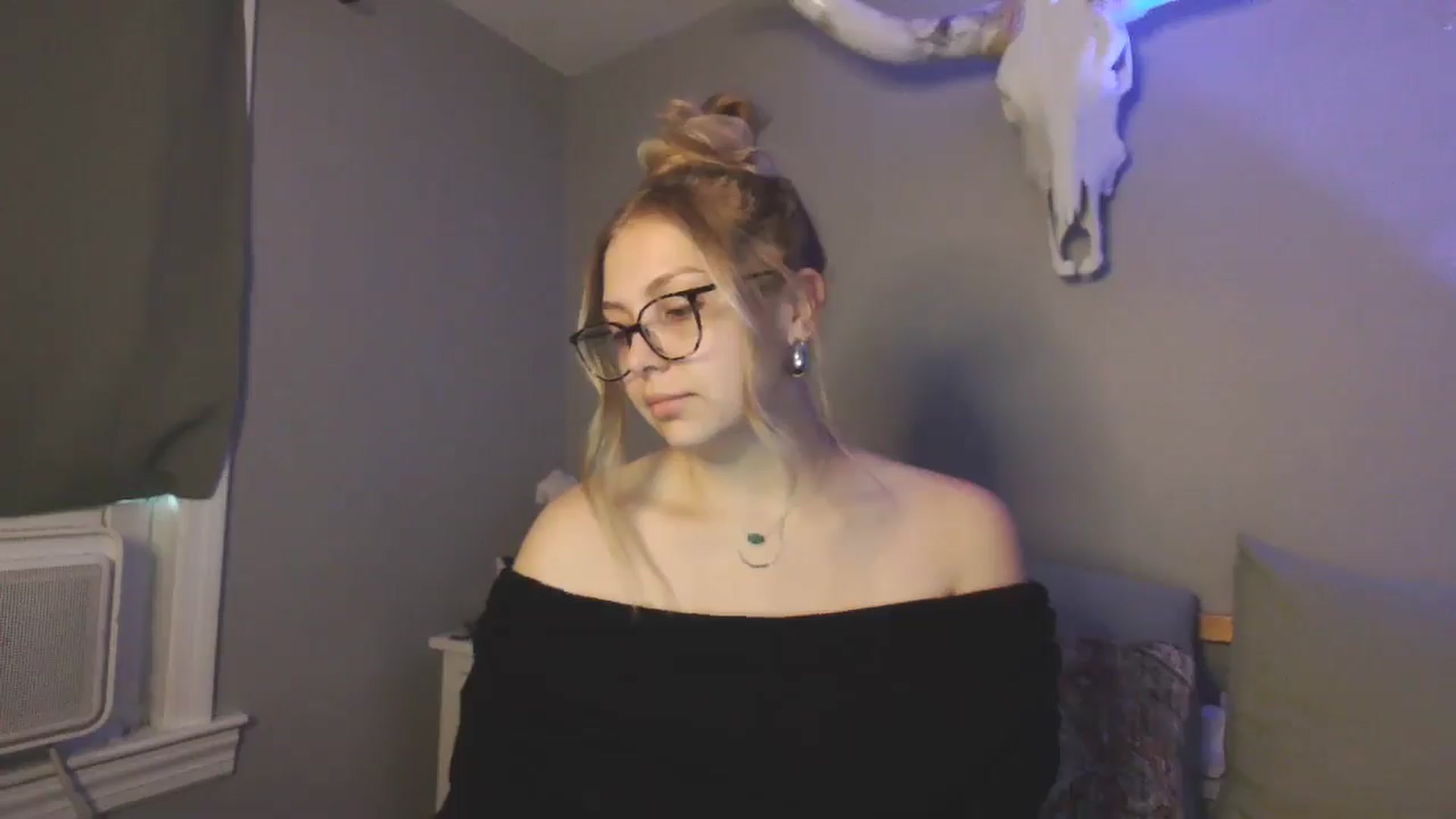 Gallery image thumbnail from Lovelyleah's myfreecams stream on, 06/27/2025, 16:32 image 12 of 20
