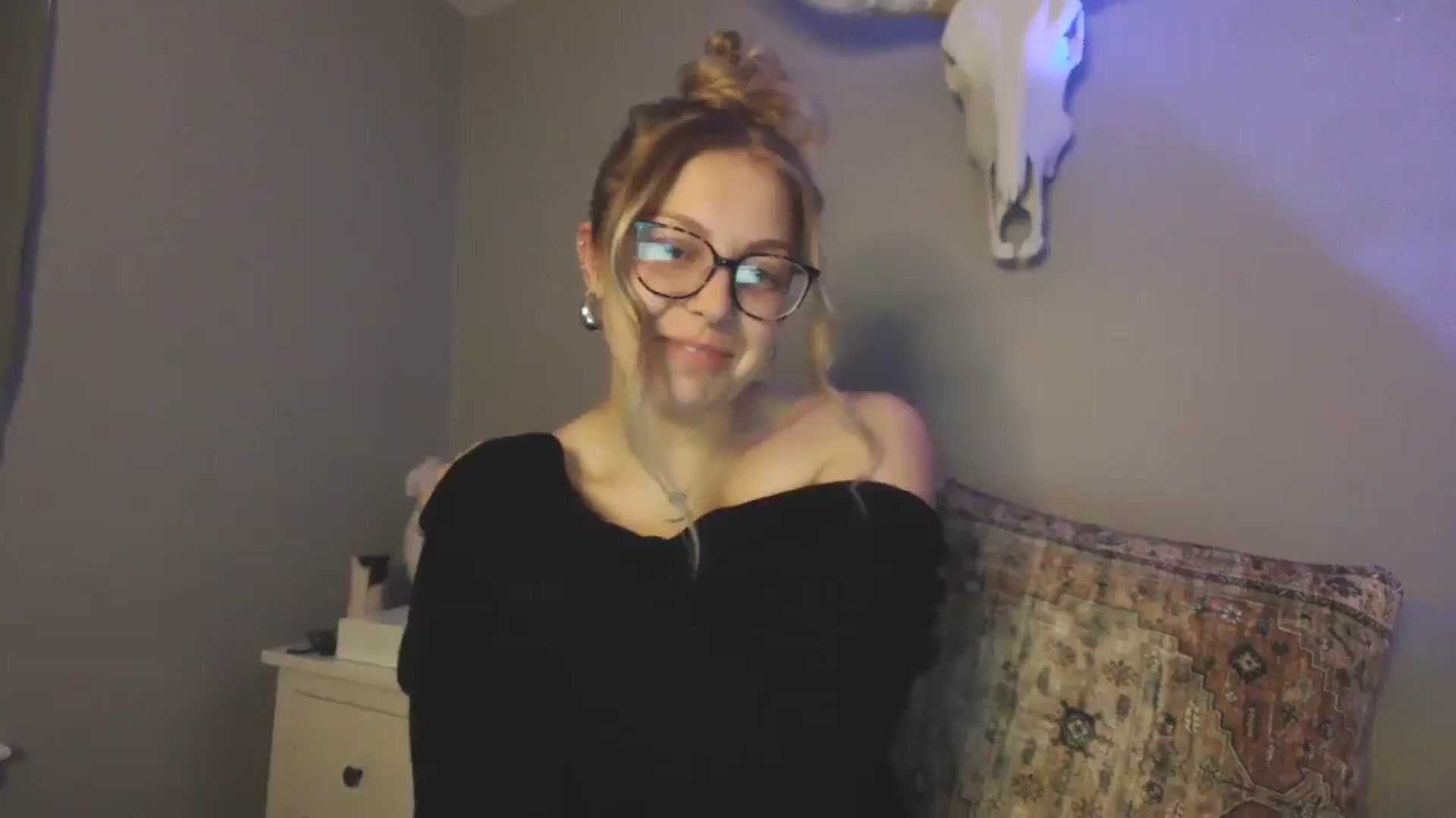 Gallery image thumbnail from Lovelyleah's myfreecams stream on, 06/27/2025, 16:32 image 1 of 20