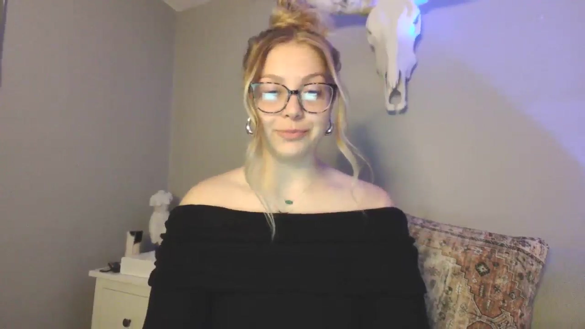 Gallery image thumbnail from Lovelyleah's myfreecams stream on, 06/27/2025, 16:32 image 4 of 20