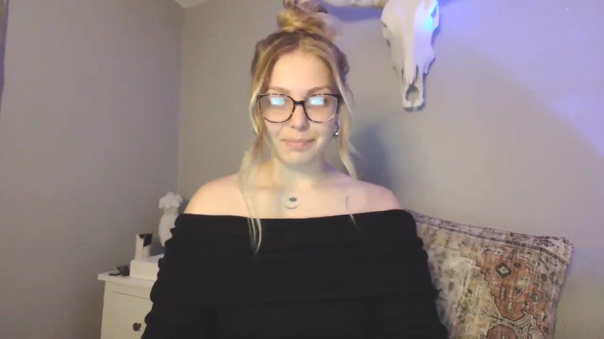 Gallery image thumbnail from Lovelyleah's myfreecams stream on, 06/27/2025, 16:32 image 3 of 20