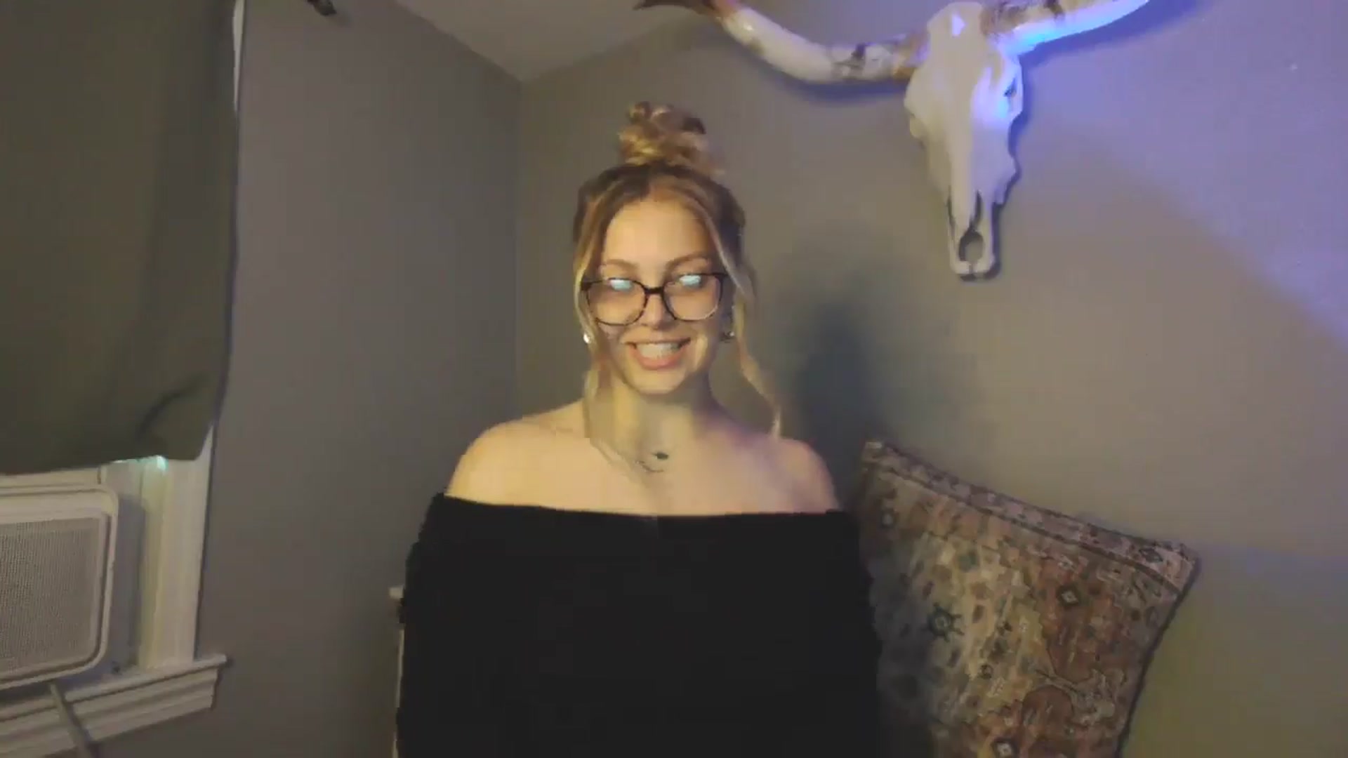 Gallery image thumbnail from Lovelyleah's myfreecams stream on, 06/27/2025, 16:32 image 10 of 20