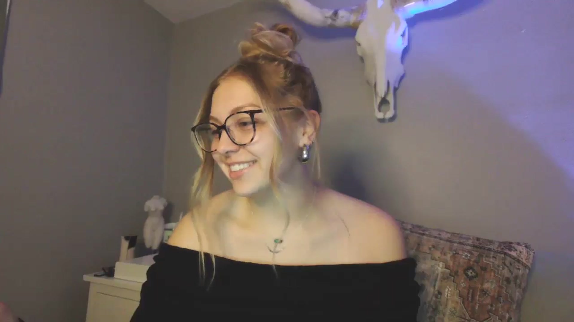 Gallery image thumbnail from Lovelyleah's myfreecams stream on, 06/27/2025, 16:32 image 6 of 20