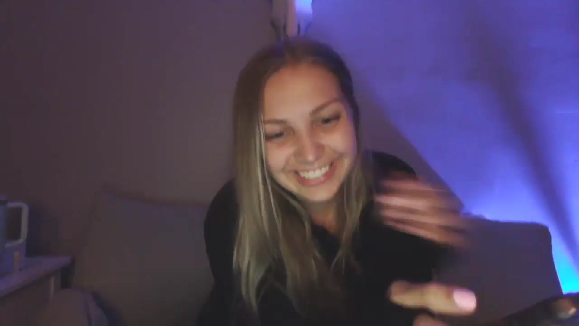 Gallery image thumbnail from Lovelyleah's myfreecams stream on, 06/28/2025, 05:14 image 10 of 20