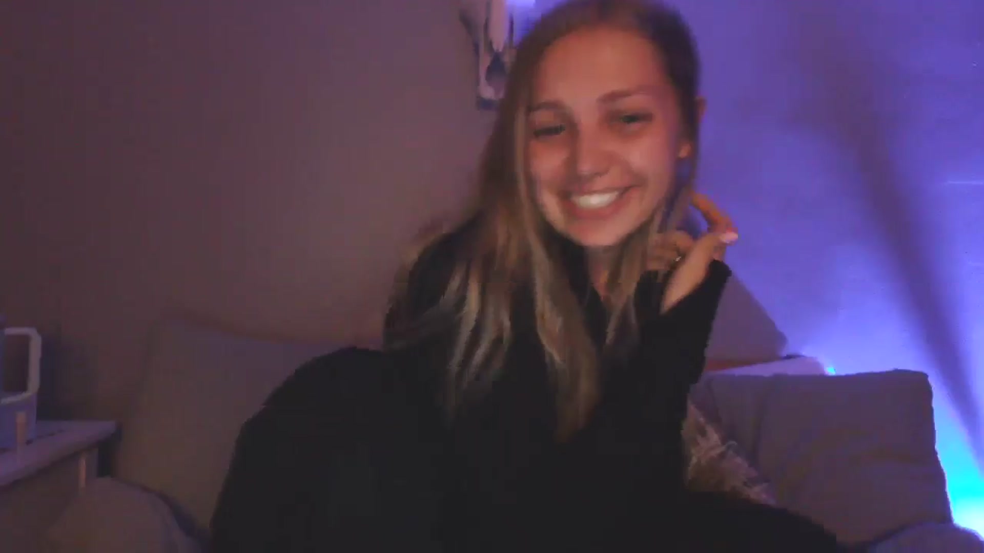 Gallery image thumbnail from Lovelyleah's myfreecams stream on, 06/28/2025, 05:14 image 3 of 20