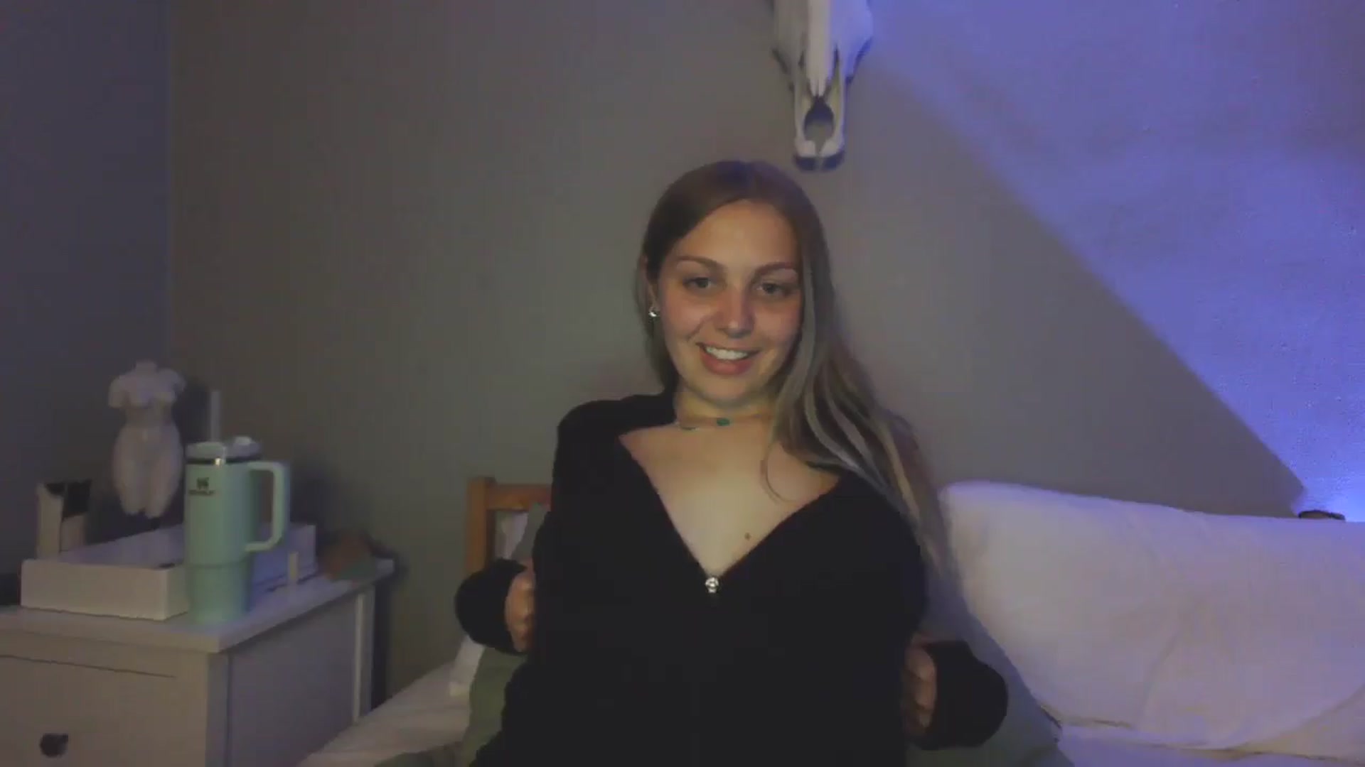 Gallery image thumbnail from Lovelyleah's myfreecams stream on, 06/28/2025, 06:39 image 15 of 20