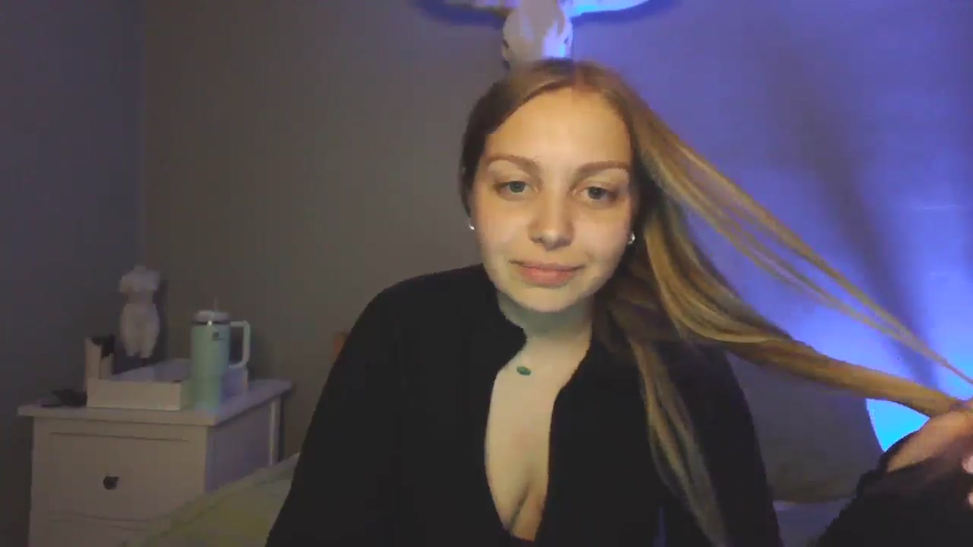 Gallery image thumbnail from Lovelyleah's myfreecams stream on, 06/28/2025, 06:39 image 4 of 20