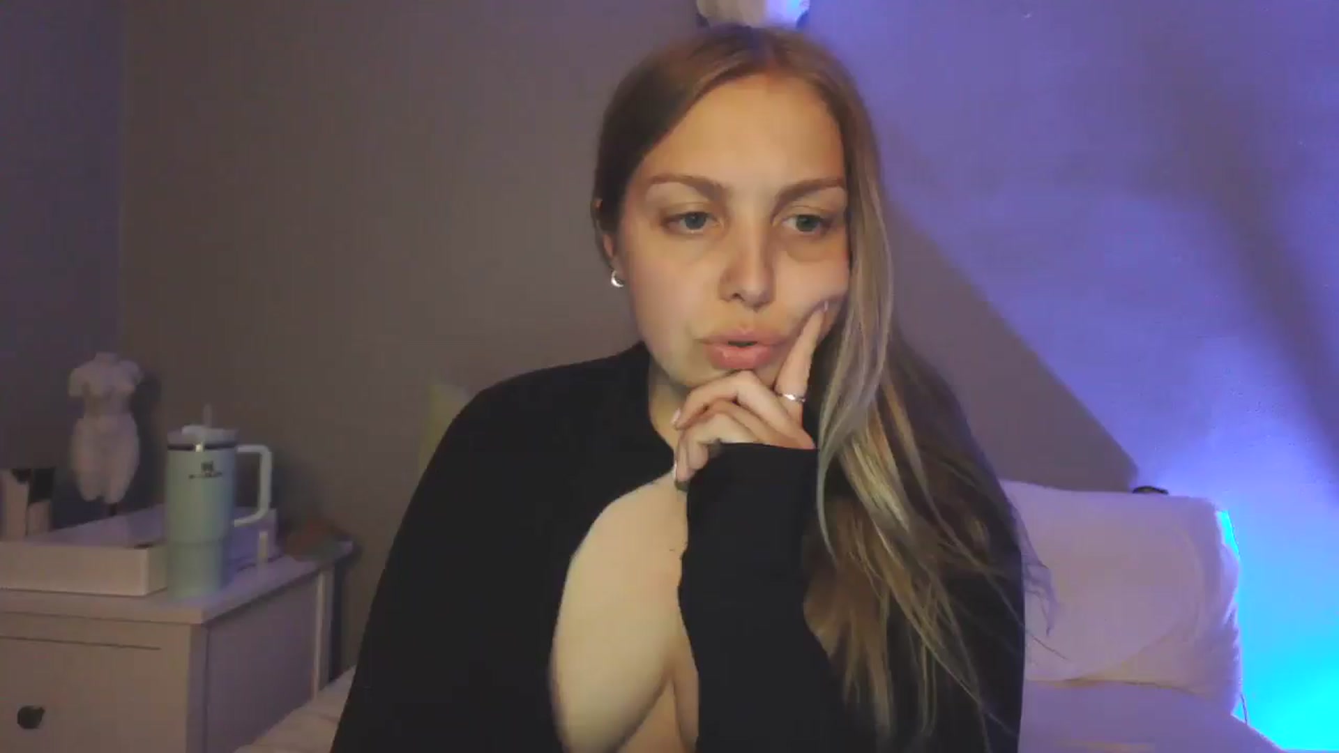 Gallery image thumbnail from Lovelyleah's myfreecams stream on, 06/28/2025, 06:39 image 8 of 20