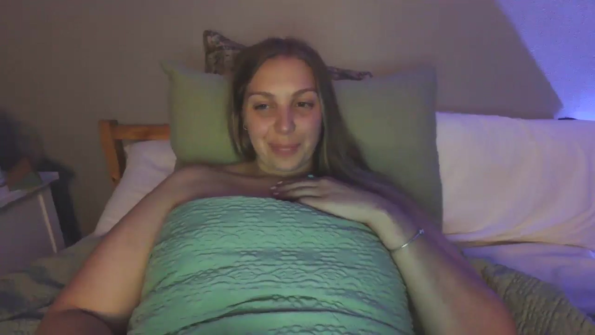 Gallery image thumbnail from Lovelyleah's myfreecams stream on, 06/28/2025, 07:31 image 15 of 20