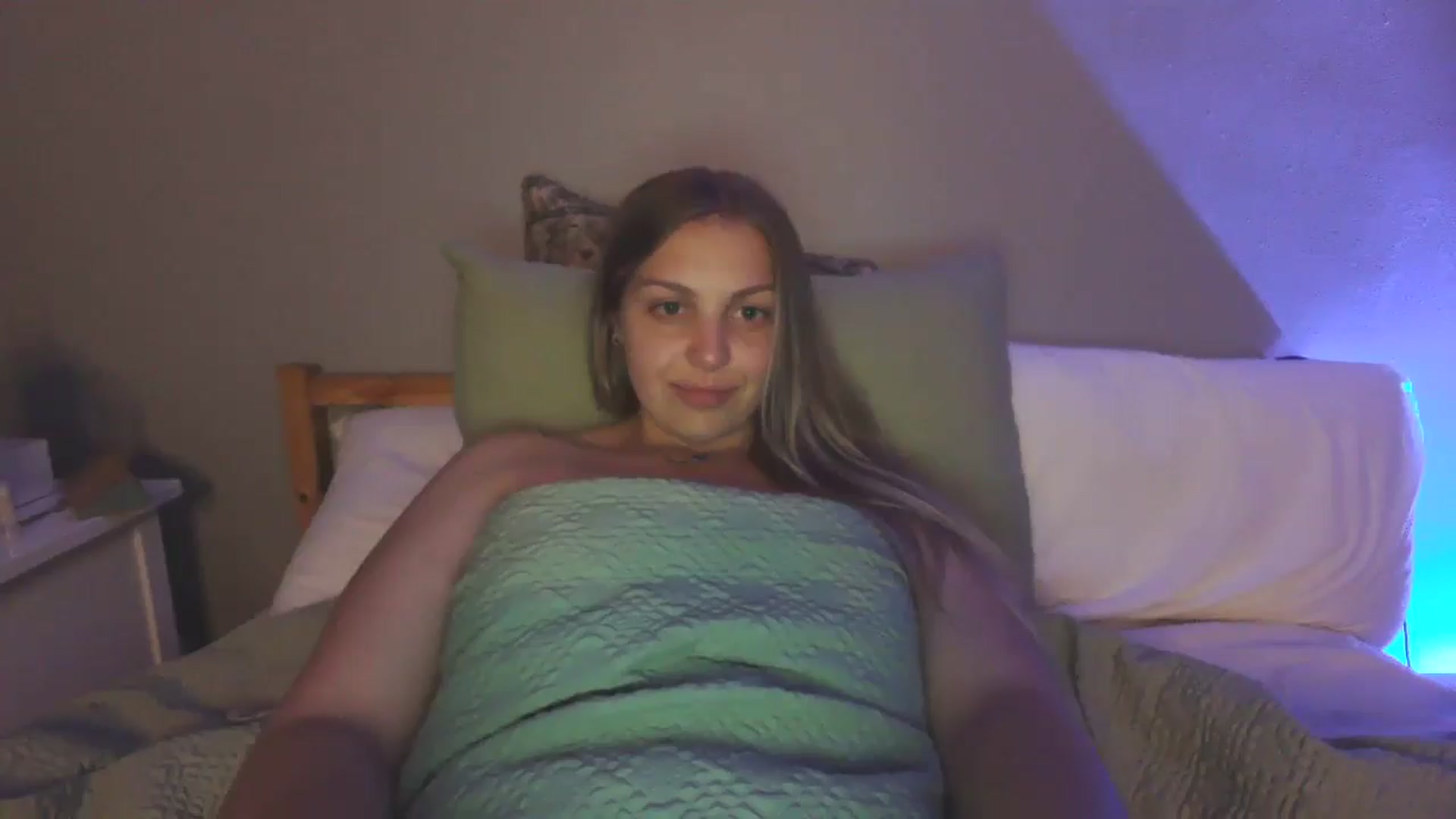 Gallery image thumbnail from Lovelyleah's myfreecams stream on, 06/28/2025, 07:31 image 9 of 20