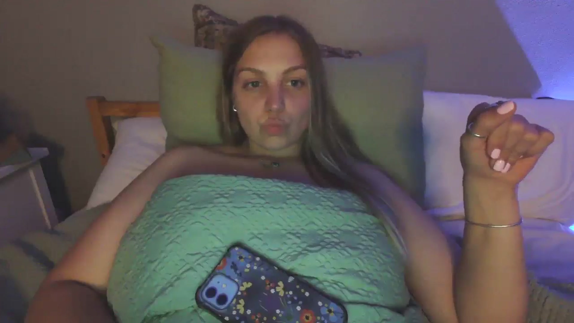 Gallery image thumbnail from Lovelyleah's myfreecams stream on, 06/28/2025, 07:31 image 19 of 20