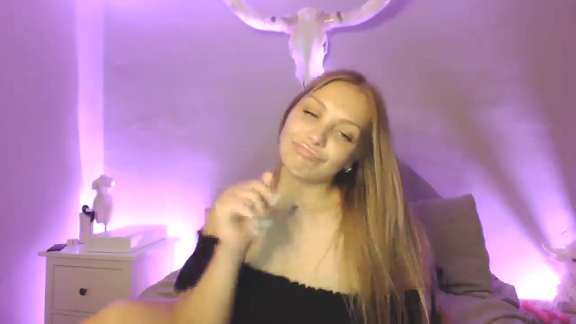 Gallery image thumbnail from Lovelyleah's myfreecams stream on, 06/29/2025, 04:14 image 18 of 20