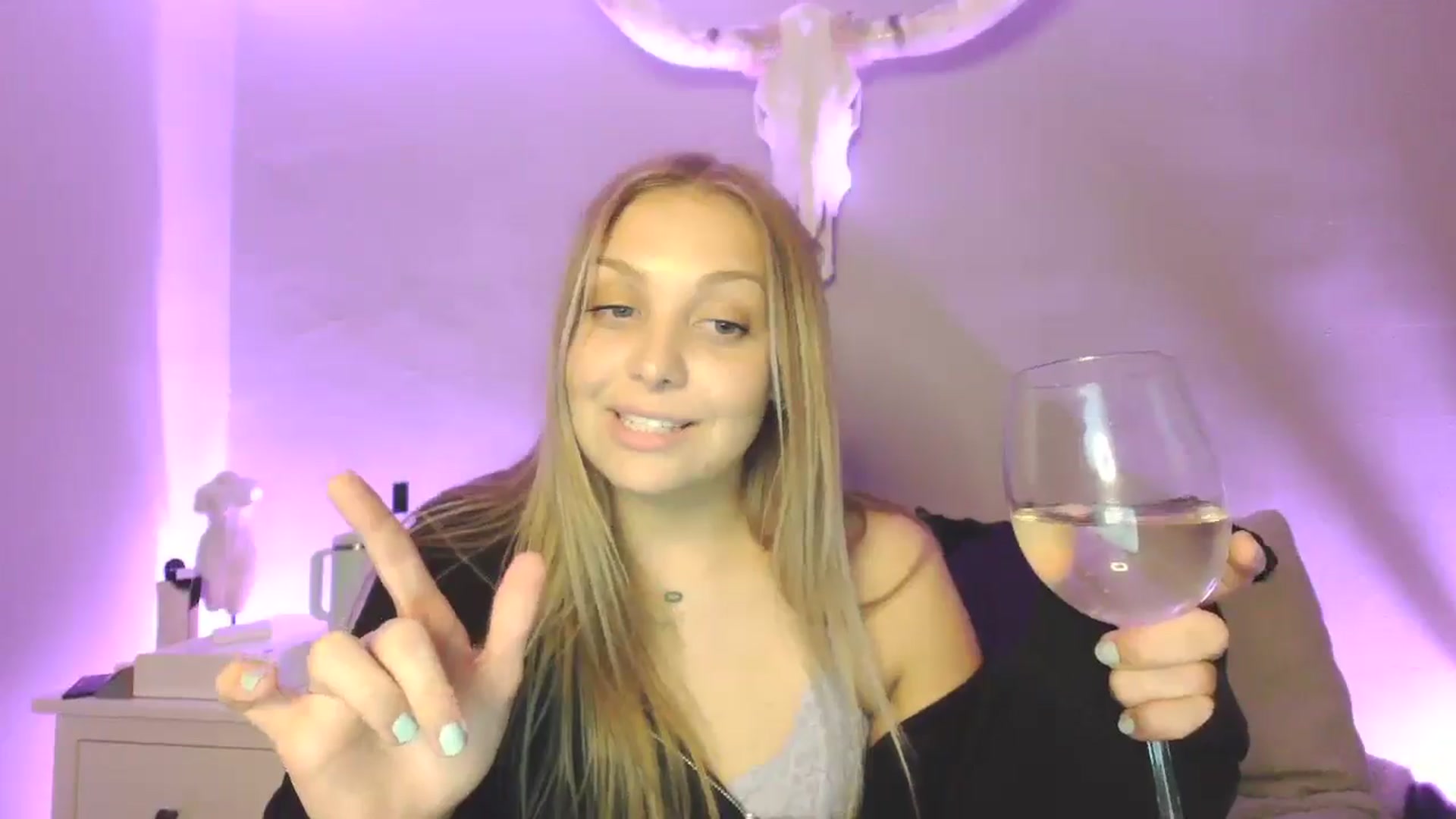 Gallery image thumbnail from Lovelyleah's myfreecams stream on, 06/29/2025, 04:14 image 5 of 20