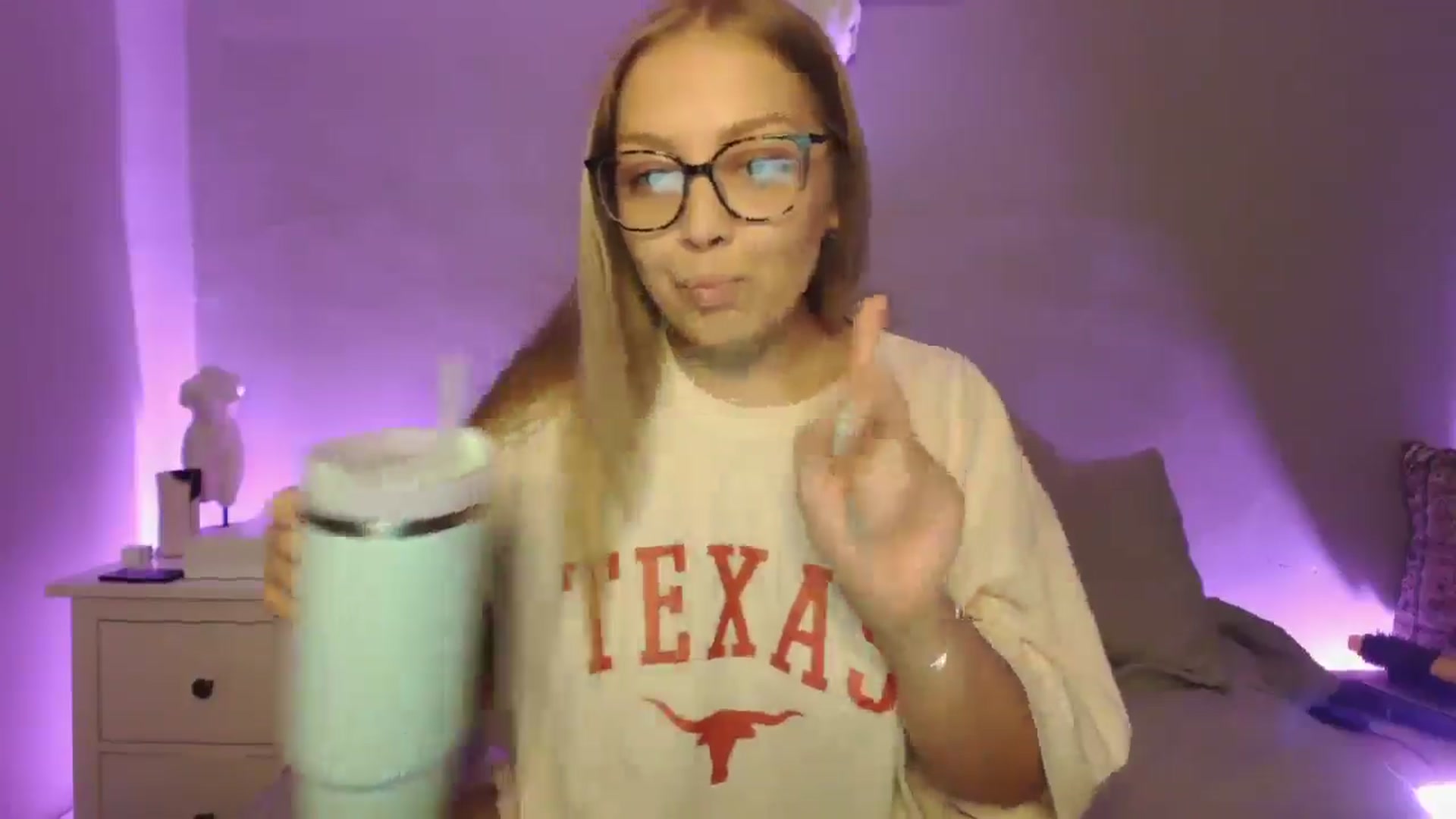 Gallery image thumbnail from Lovelyleah's myfreecams stream on, 07/03/2025, 15:21 image 2 of 20