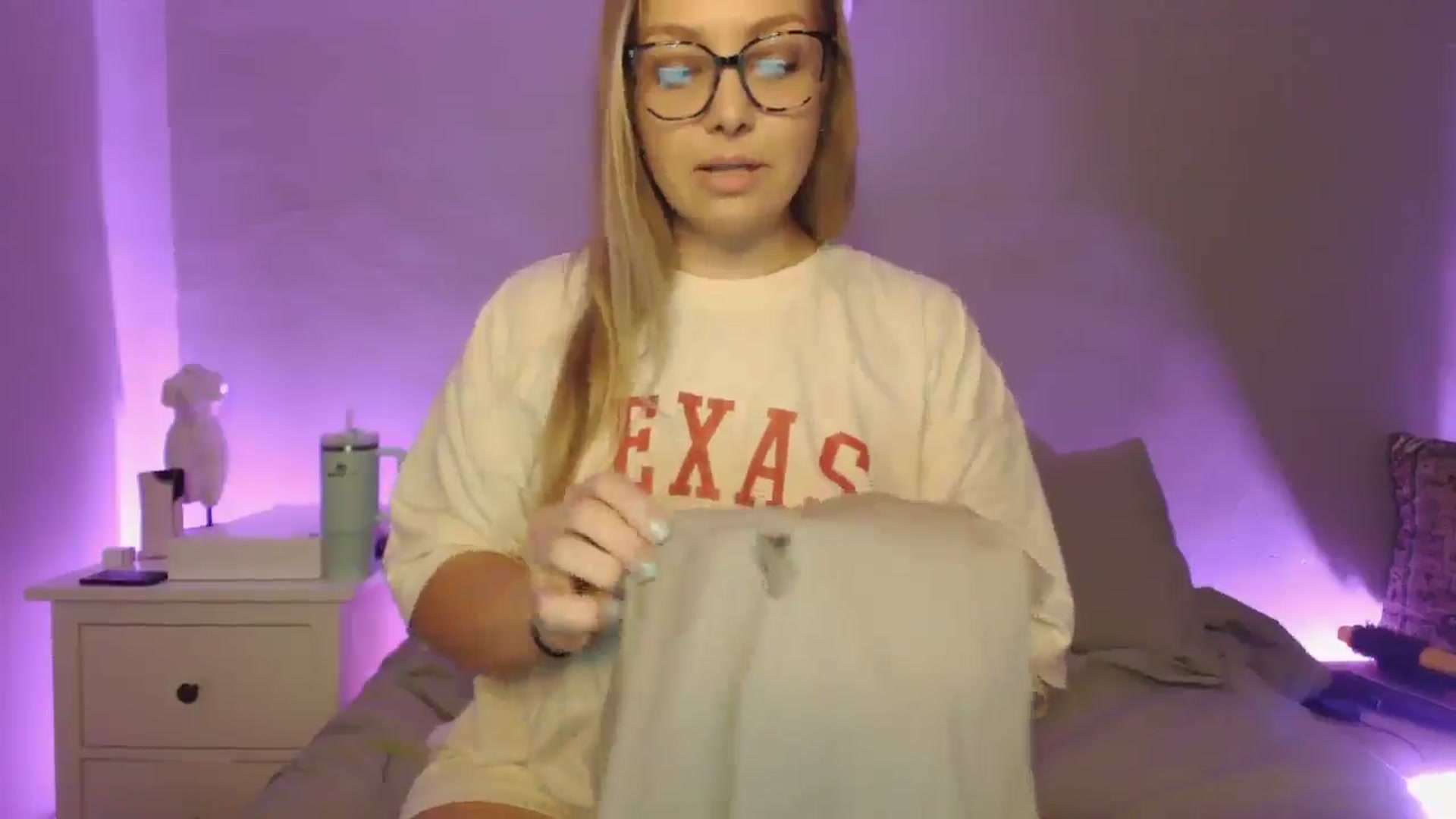 Gallery image thumbnail from Lovelyleah's myfreecams stream on, 07/03/2025, 15:21 image 5 of 20