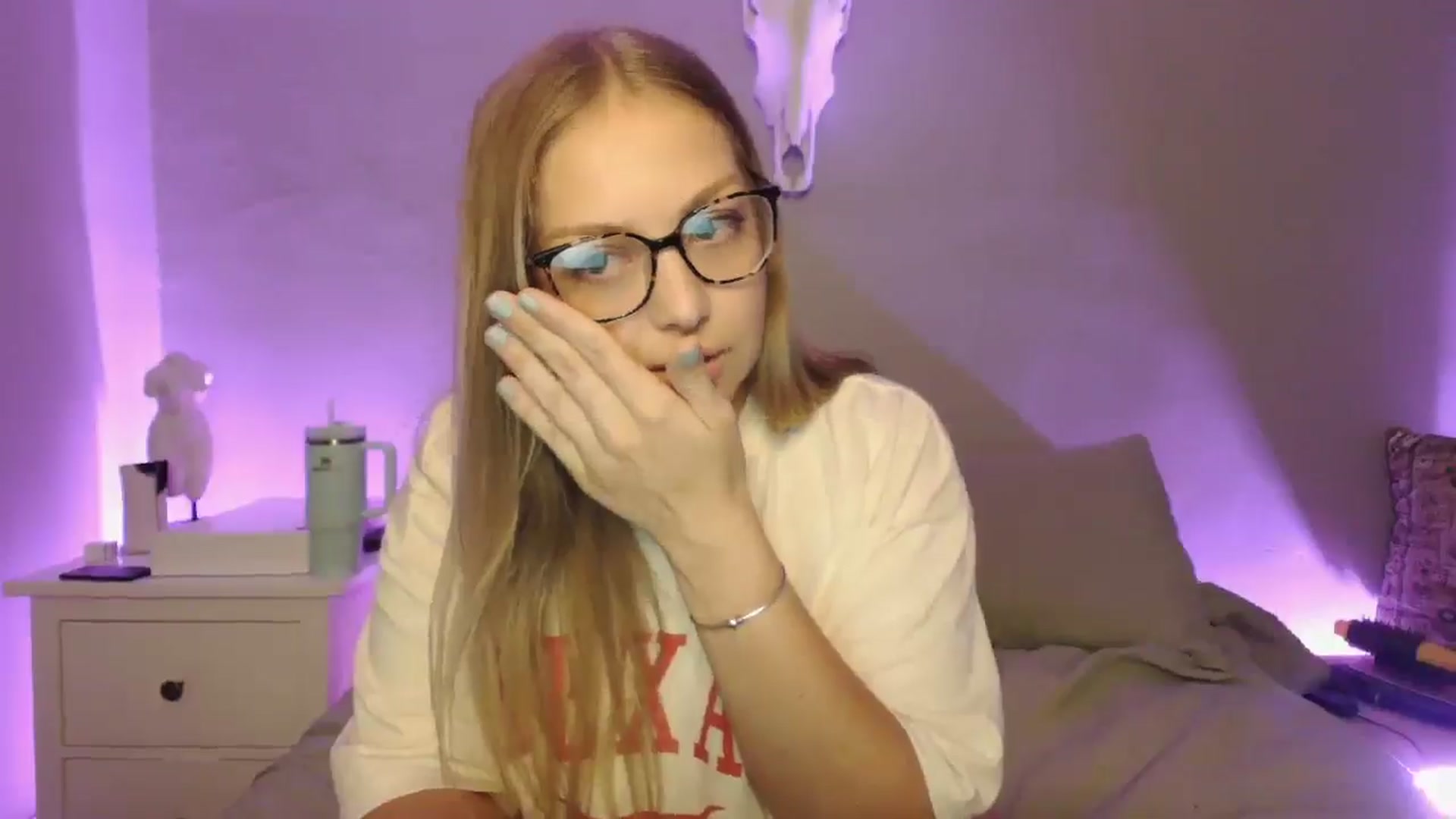 Gallery image thumbnail from Lovelyleah's myfreecams stream on, 07/03/2025, 15:21 image 16 of 20