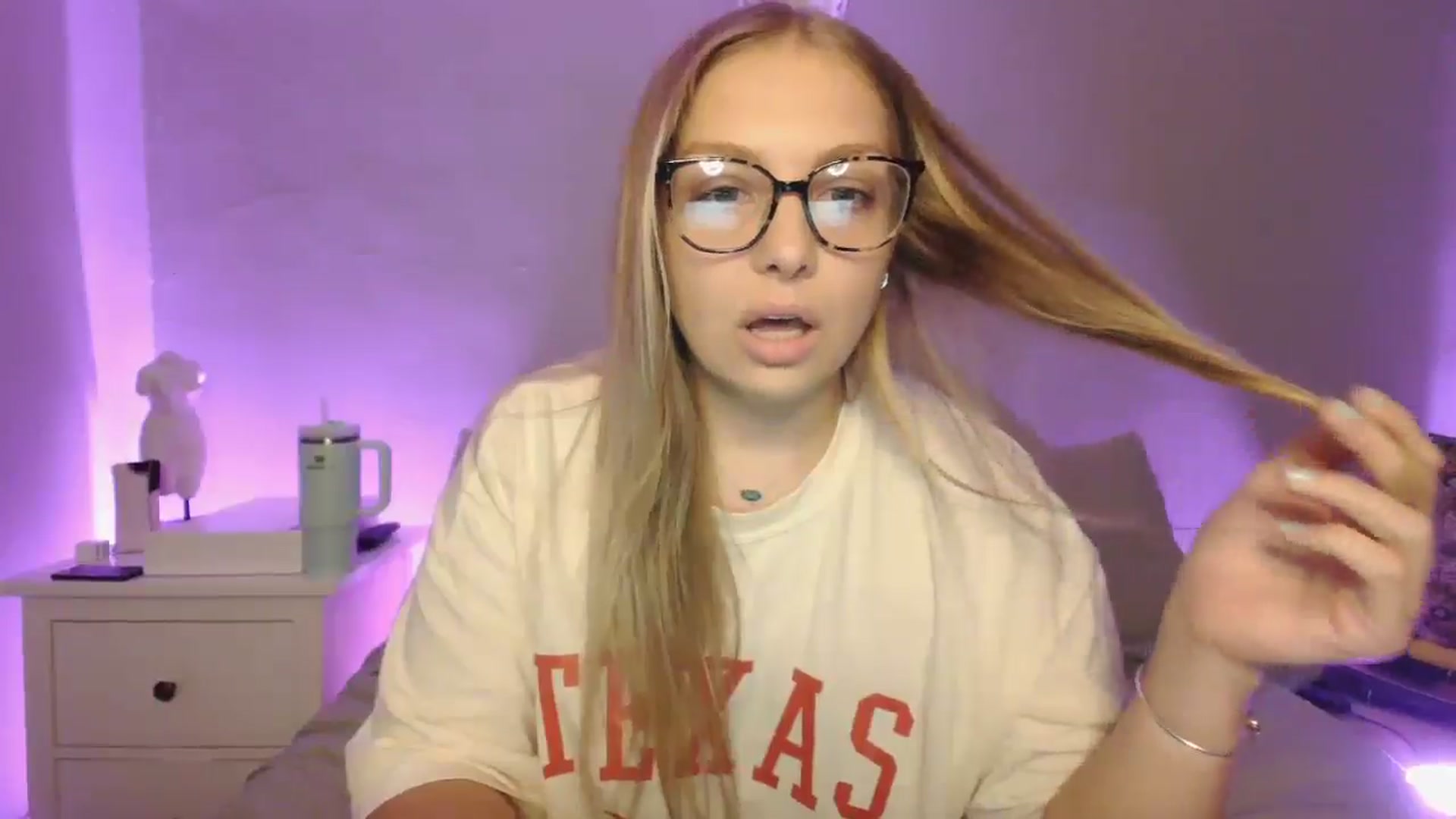 Gallery image thumbnail from Lovelyleah's myfreecams stream on, 07/03/2025, 15:21 image 18 of 20