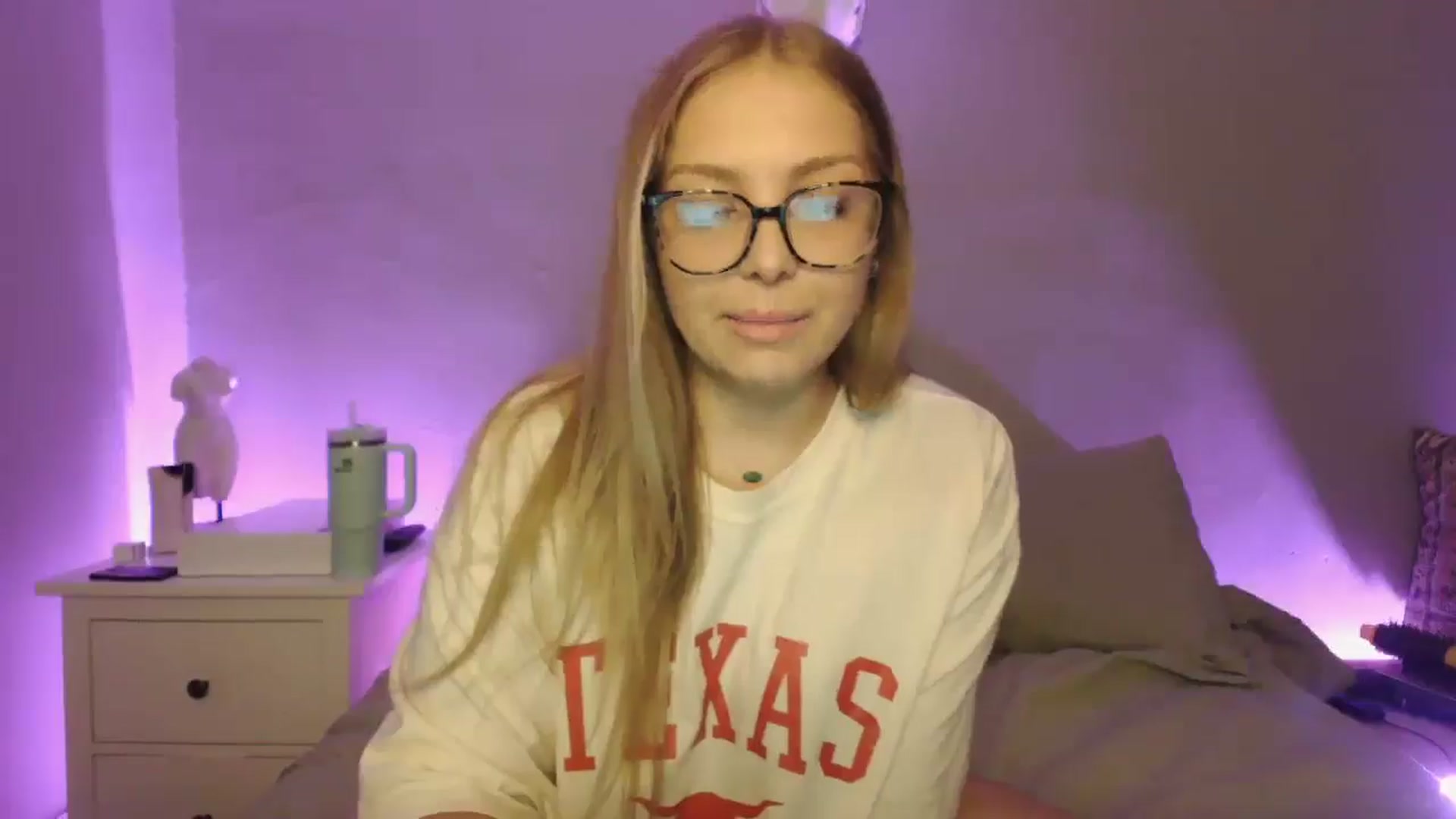 Gallery image thumbnail from Lovelyleah's myfreecams stream on, 07/03/2025, 15:21 image 13 of 20