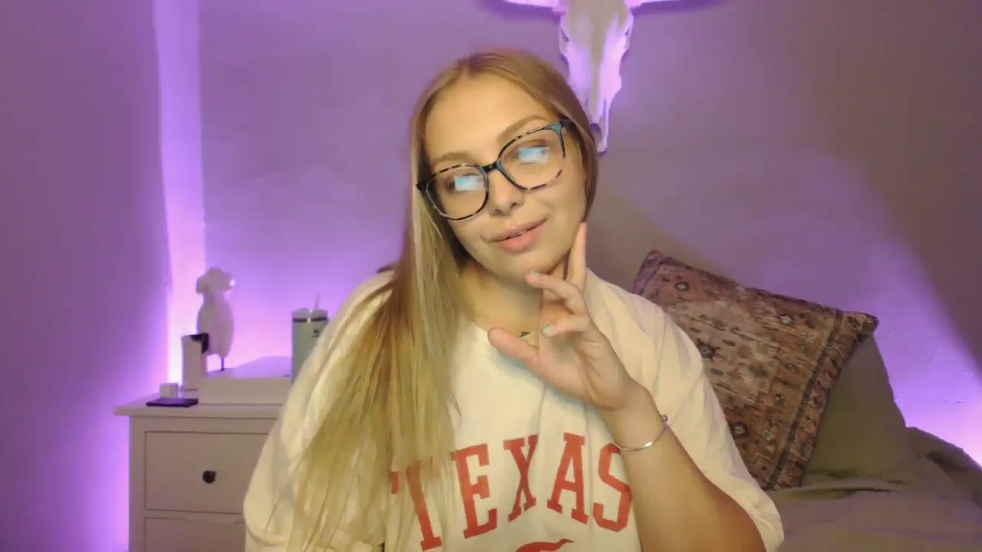Gallery image thumbnail from Lovelyleah's myfreecams stream on, 07/03/2025, 16:23 image 10 of 20