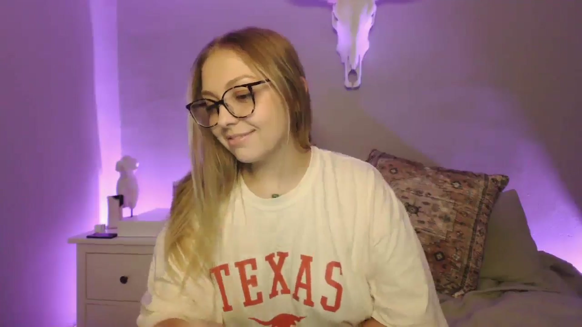 Gallery image thumbnail from Lovelyleah's myfreecams stream on, 07/03/2025, 16:23 image 12 of 20