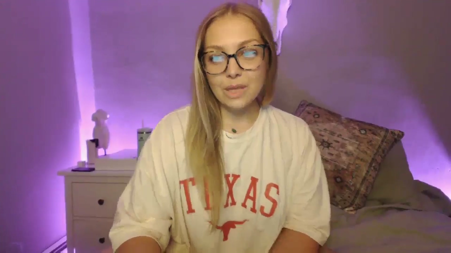 Gallery image thumbnail from Lovelyleah's myfreecams stream on, 07/03/2025, 16:23 image 3 of 20