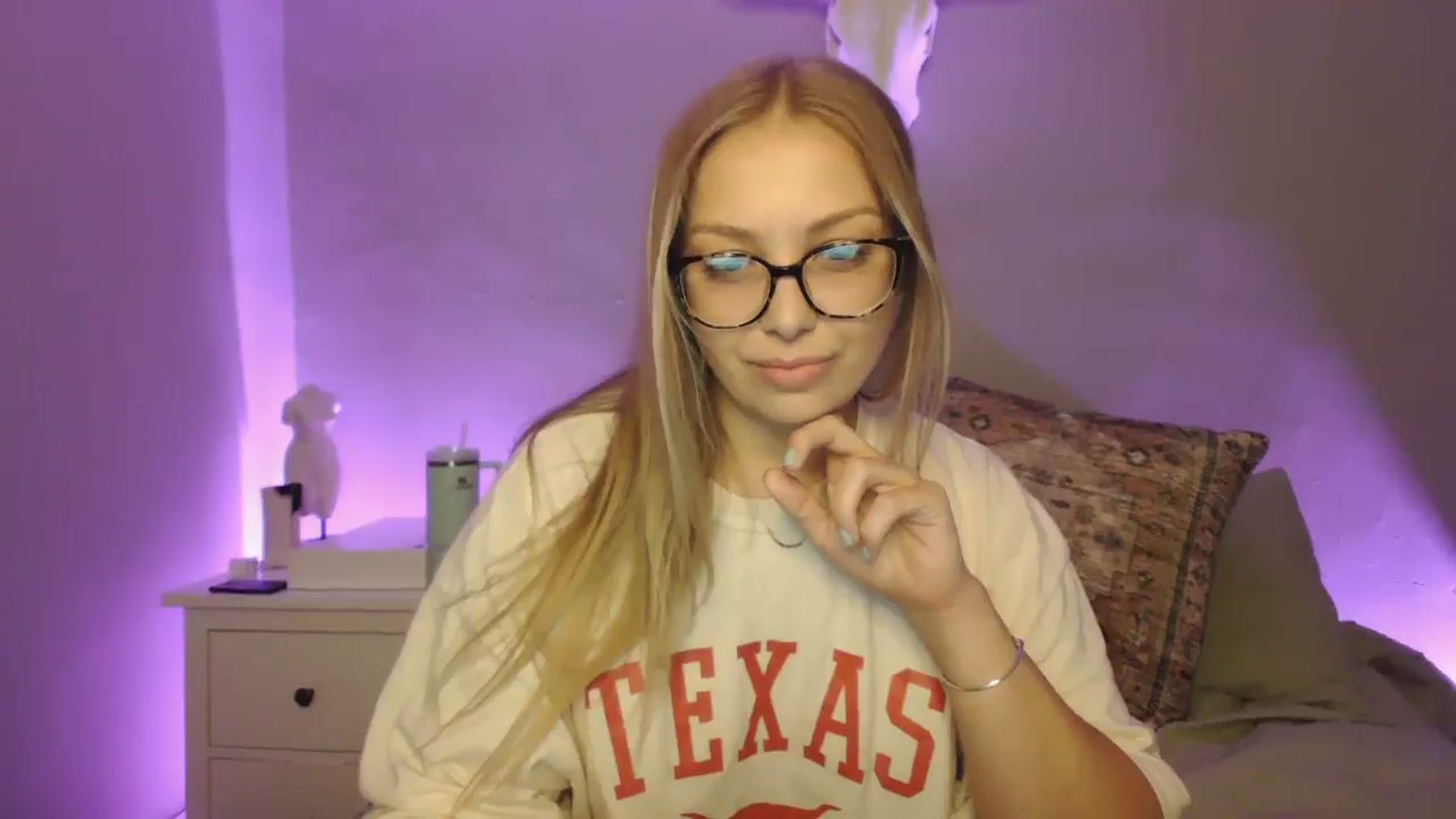 Gallery image thumbnail from Lovelyleah's myfreecams stream on, 07/03/2025, 16:23 image 13 of 20
