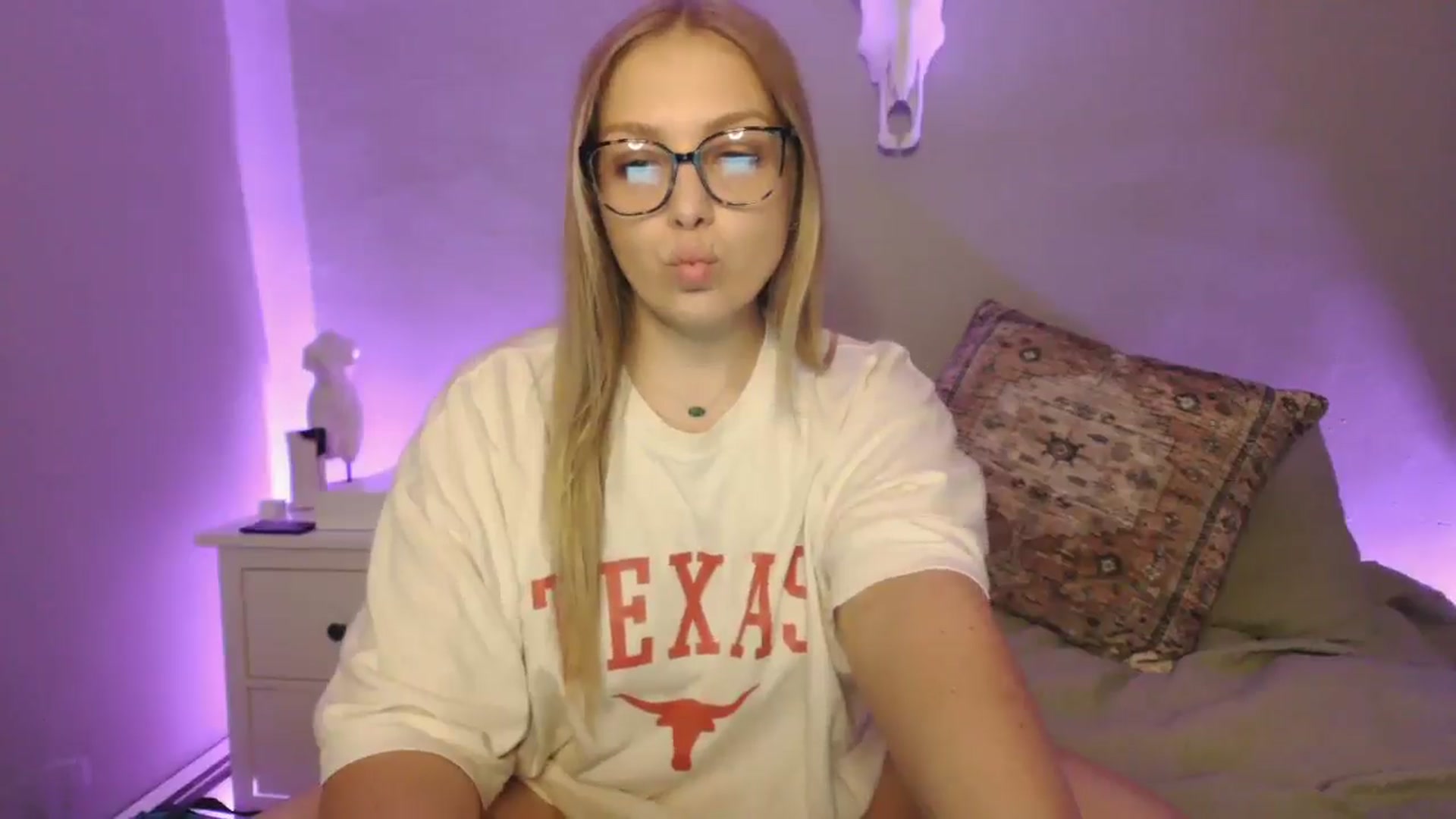 Gallery image thumbnail from Lovelyleah's myfreecams stream on, 07/03/2025, 16:23 image 6 of 20