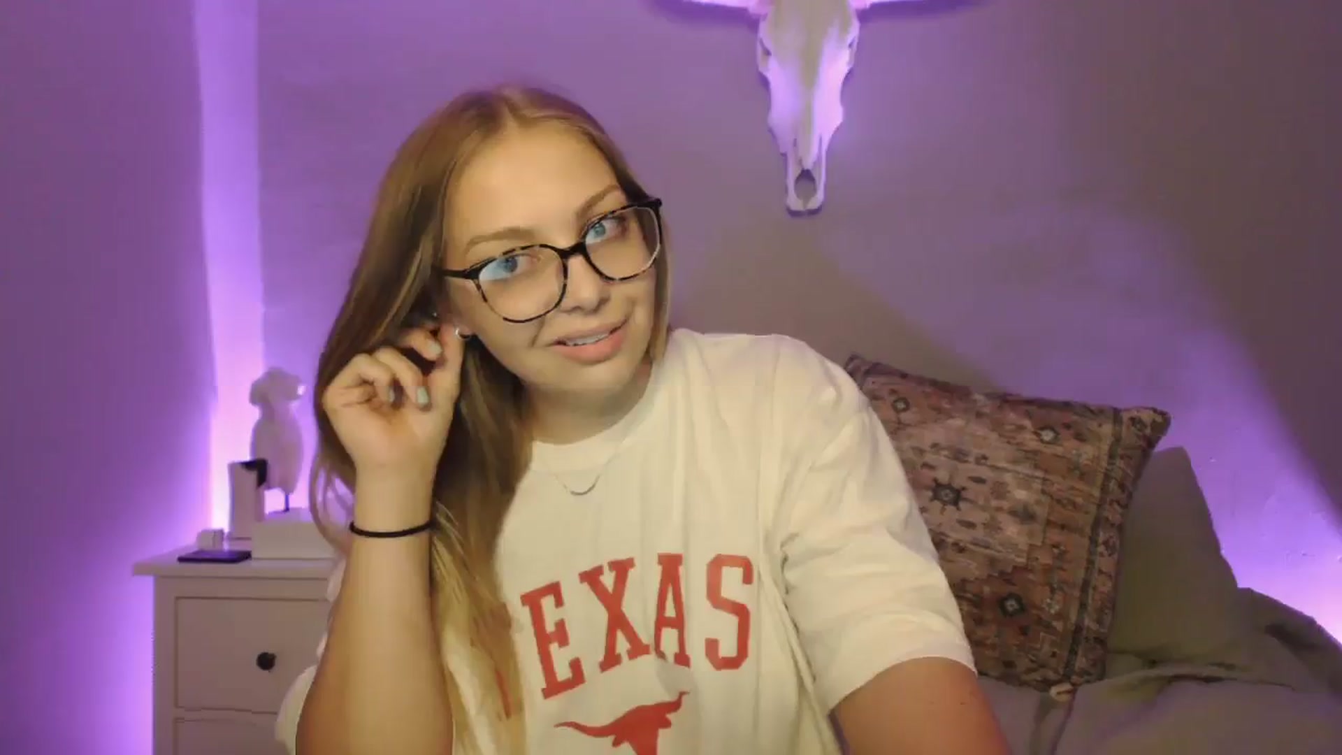 Gallery image thumbnail from Lovelyleah's myfreecams stream on, 07/03/2025, 16:23 image 19 of 20