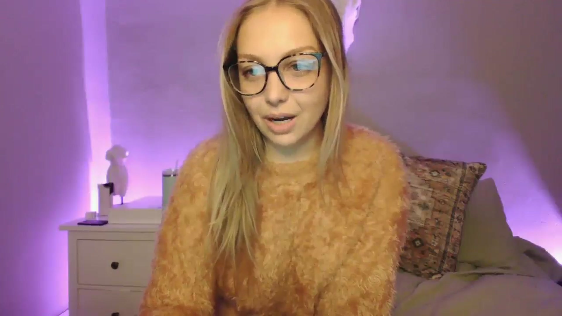 Gallery image thumbnail from Lovelyleah's myfreecams stream on, 07/03/2025, 16:23 image 14 of 20