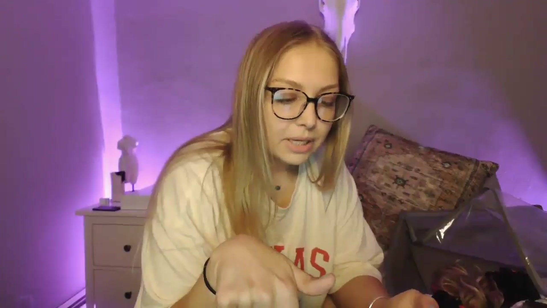 Gallery image thumbnail from Lovelyleah's myfreecams stream on, 07/03/2025, 16:23 image 4 of 20