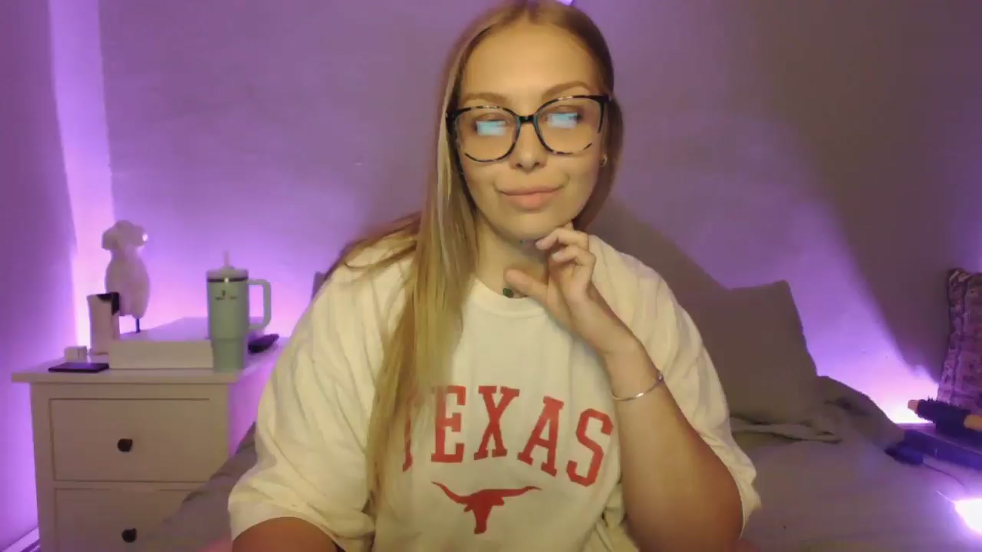 Gallery image thumbnail from Lovelyleah's myfreecams stream on, 07/03/2025, 16:23 image 1 of 20