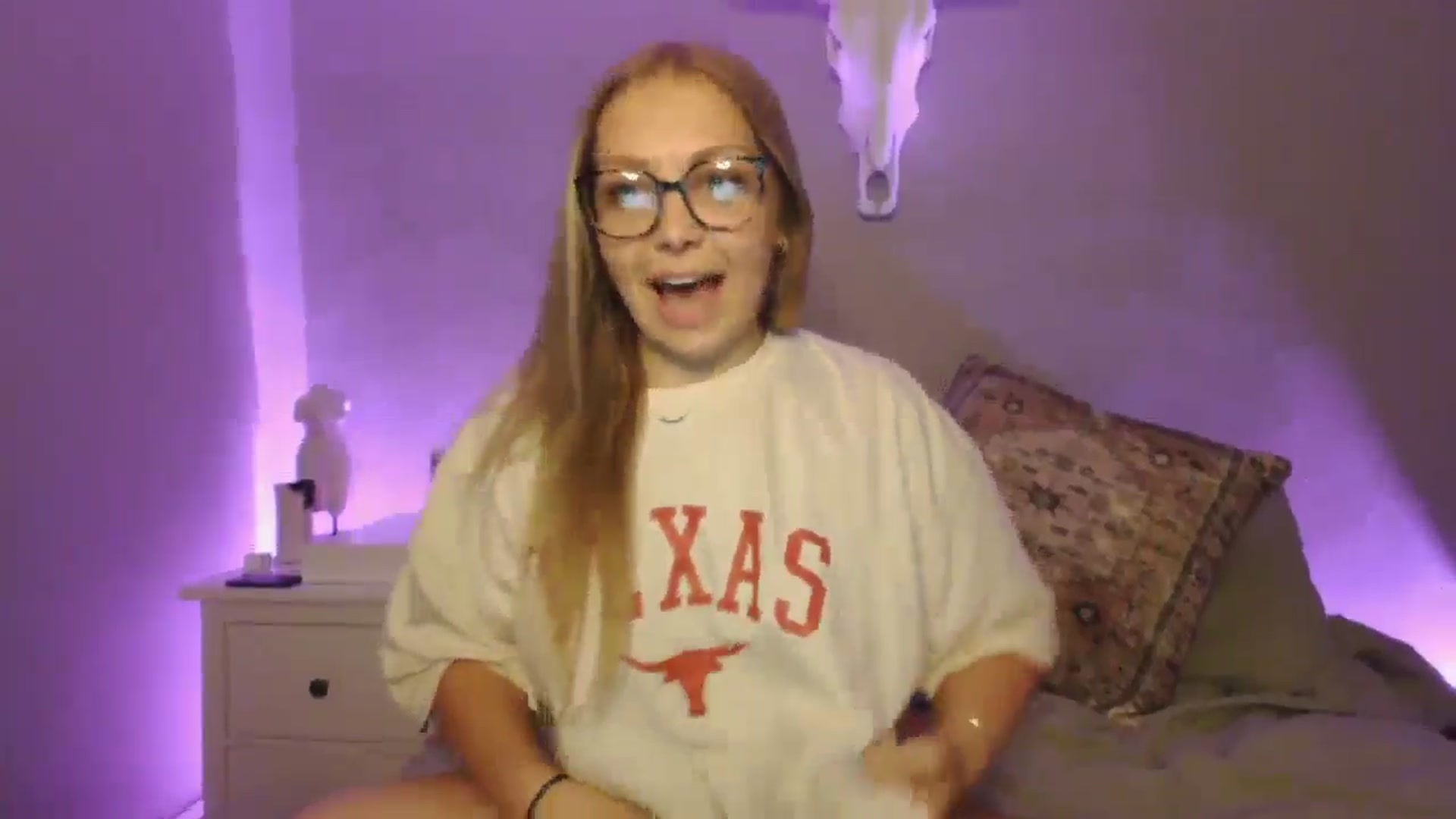 Gallery image thumbnail from Lovelyleah's myfreecams stream on, 07/03/2025, 16:23 image 2 of 20
