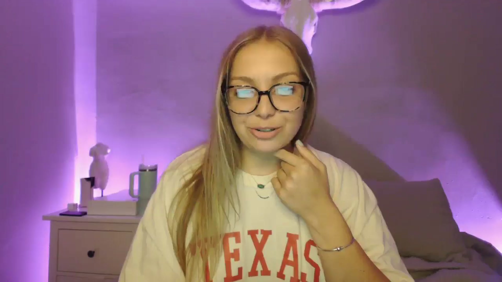 Gallery image thumbnail from Lovelyleah's myfreecams stream on, 07/03/2025, 18:42 image 10 of 20