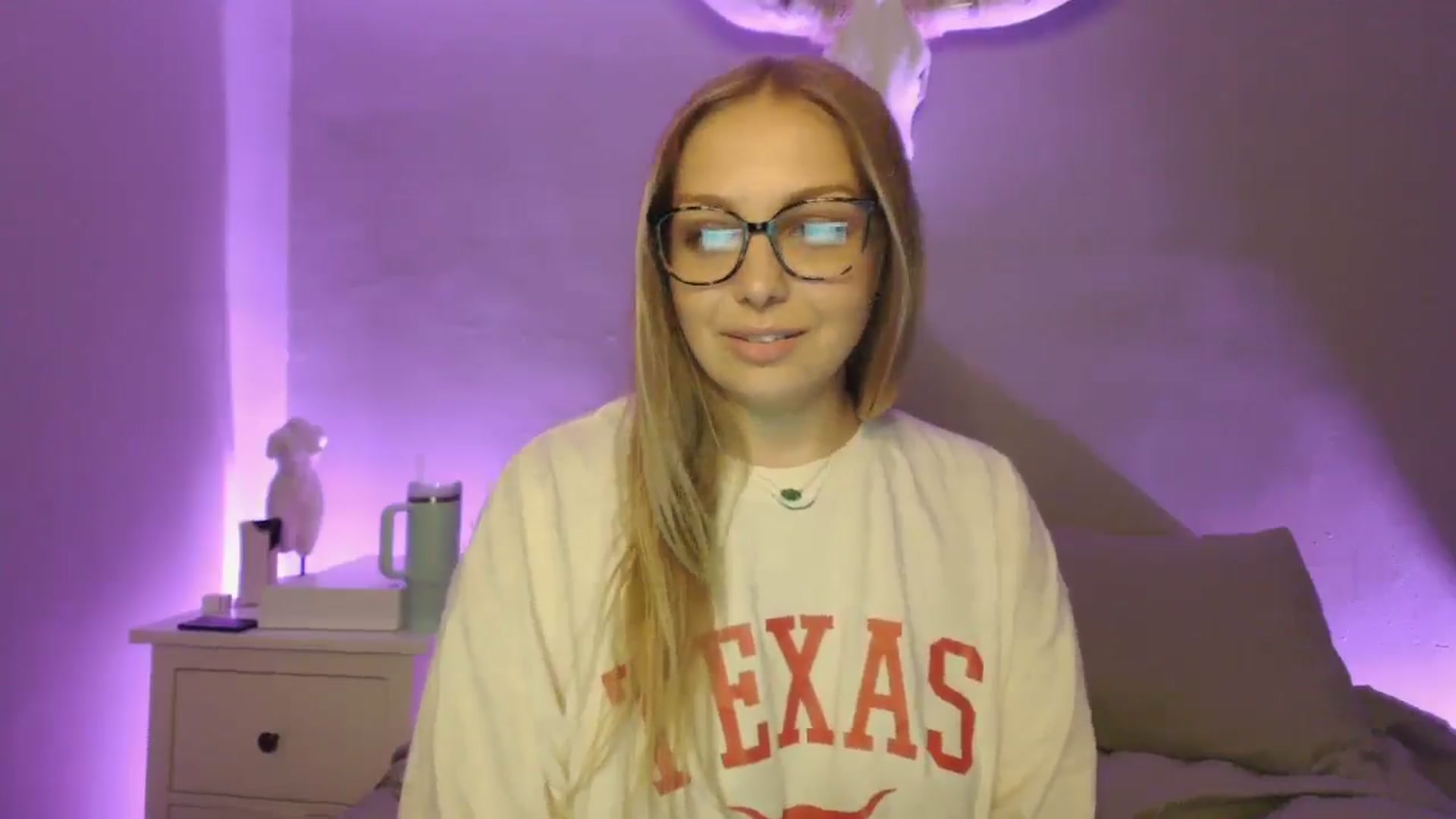 Gallery image thumbnail from Lovelyleah's myfreecams stream on, 07/03/2025, 18:42 image 8 of 20